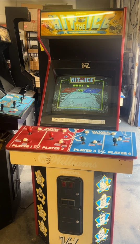 HIT THE ICE ARCADE MACHINE by WILLIAMS 1990 - 4 PLAYER