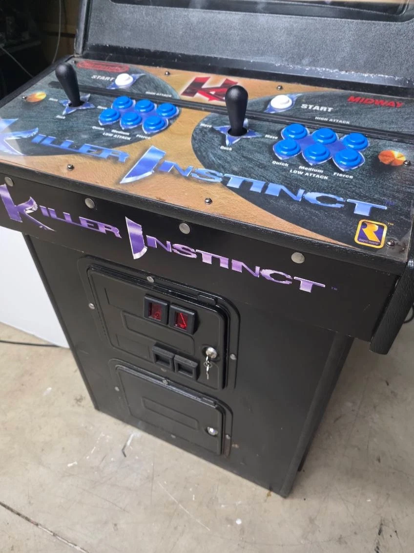 KILLER INSTINCT ARCADE MACHINE by MIDWAY 1994 - Image 3